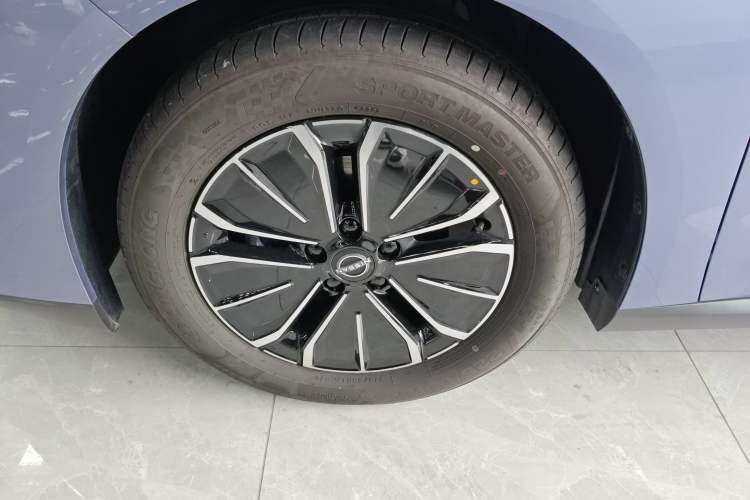 Used Nissan N6 2026 Model 180 Max Exterior 4