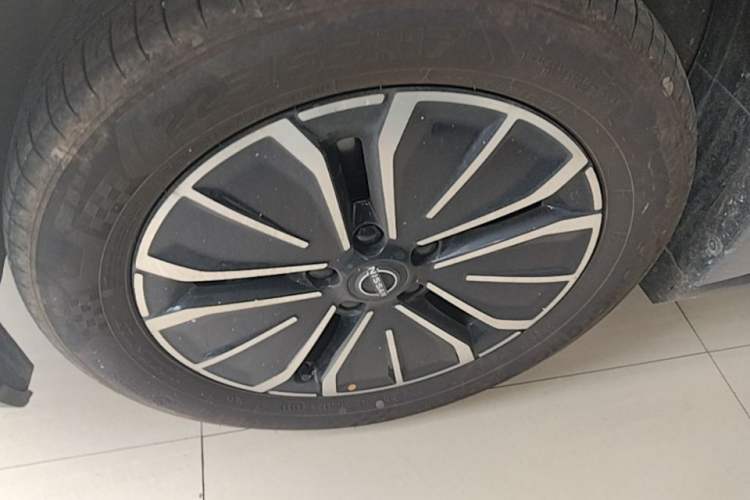 Used Nissan N6 2026 Model 180 Max Exterior 4