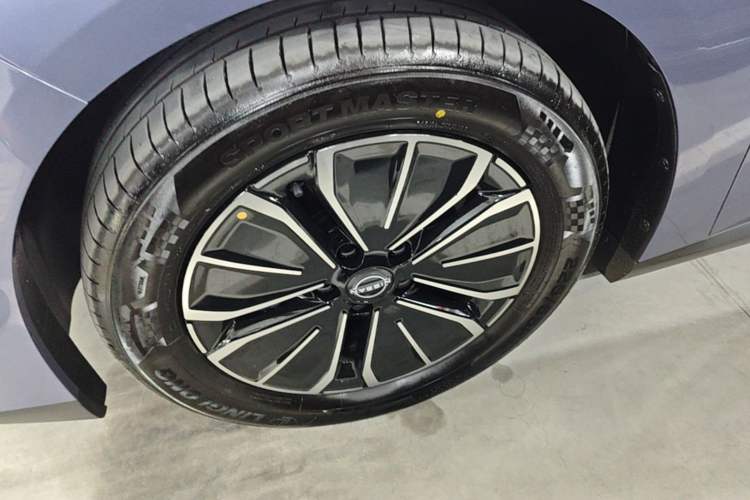 Used Nissan N6 2026 Model 180 Max Exterior 4