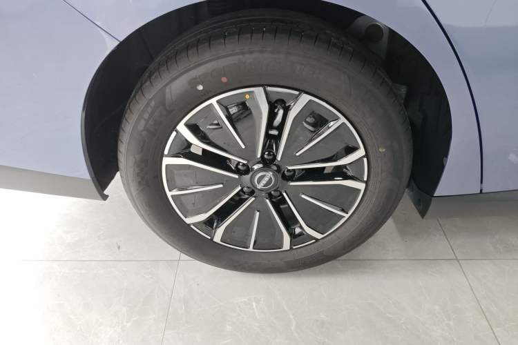 Used Nissan N6 2026 Model 180 Max Exterior 5