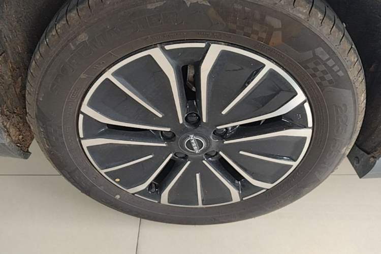 Used Nissan N6 2026 Model 180 Max Exterior 5