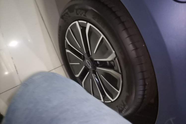 Used Nissan N6 2026 Model 180 Max Exterior 5