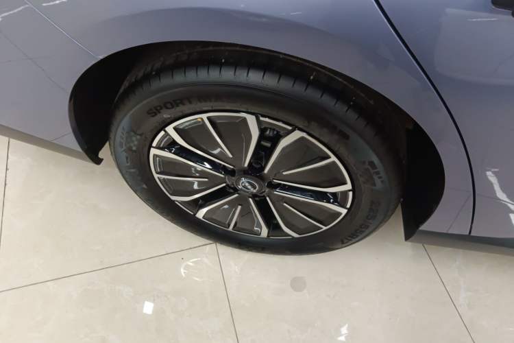 Used Nissan N6 2026 Model 180 Max Exterior 5