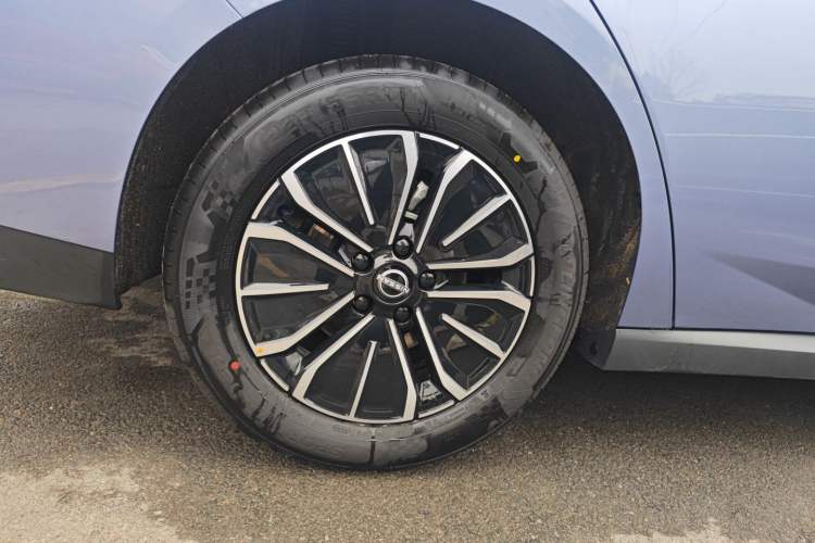 Used Nissan N6 2026 Model 180 Max Exterior 5