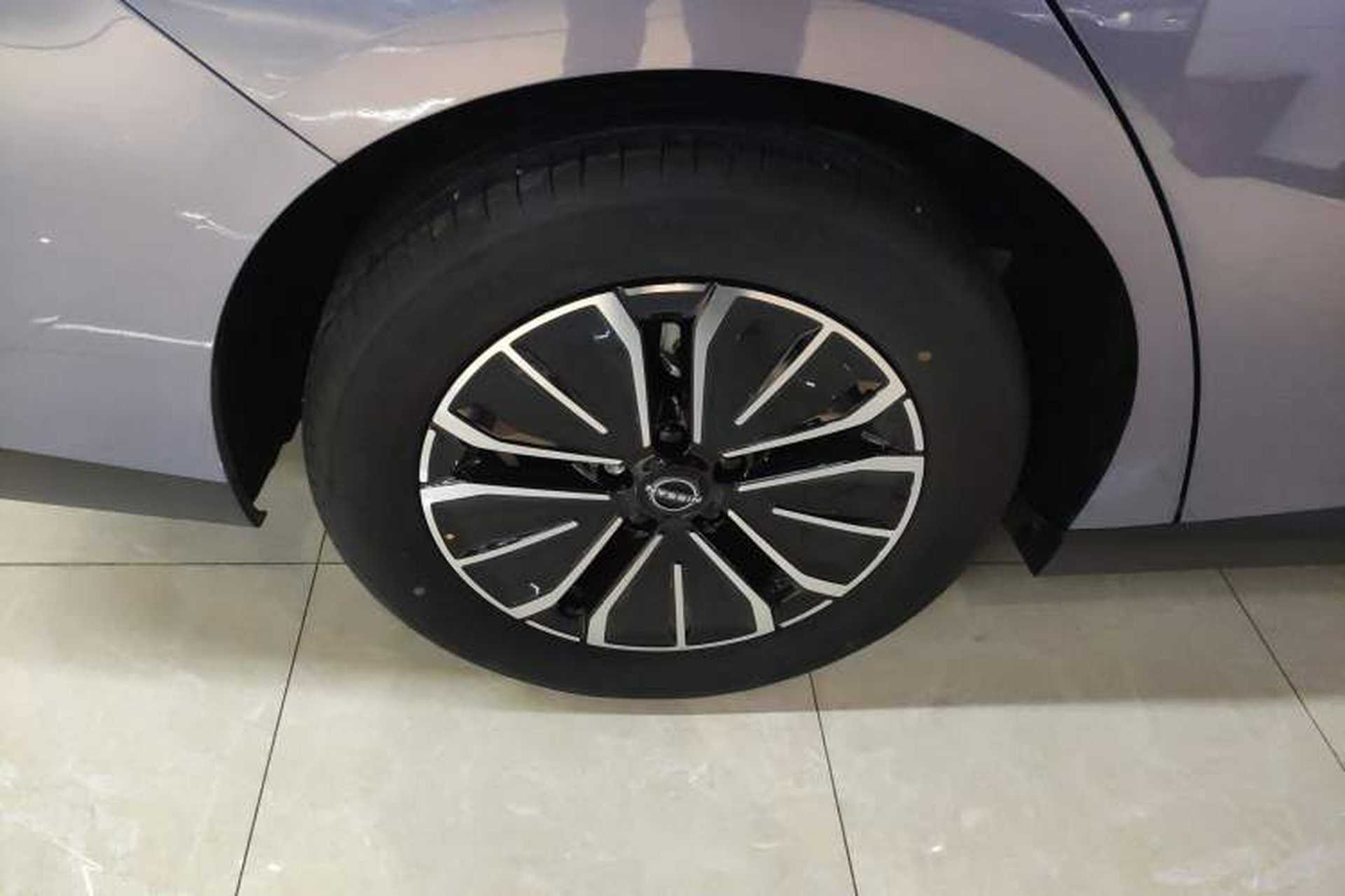 Used Nissan N6 2026 Model 180 Max Exterior 5