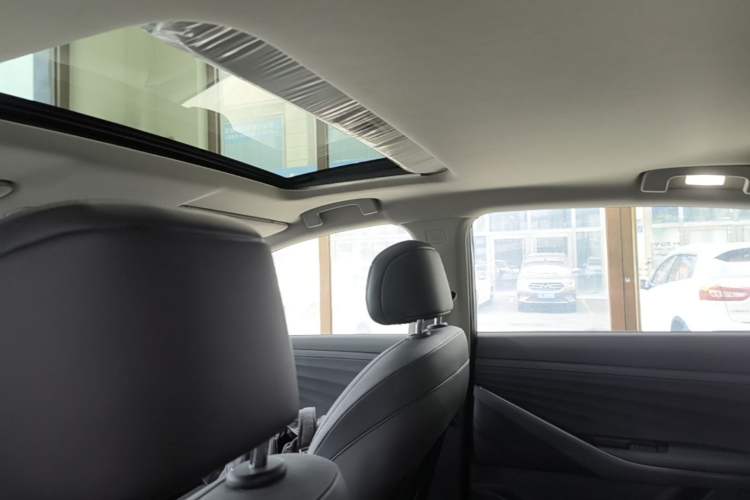 Used Nissan N6 2026 Model 180 Max Headliner