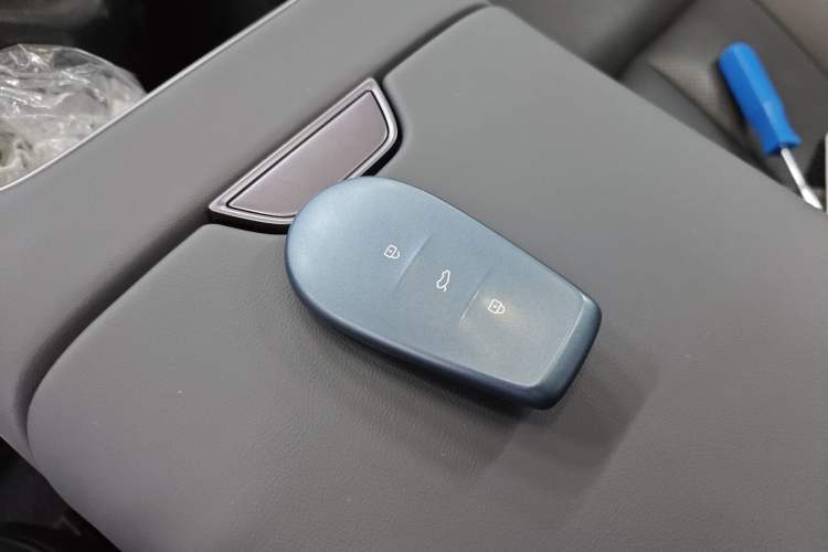 Used Nissan N6 2026 Model 180 Max Interior 1