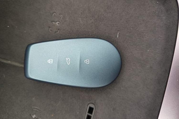Used Nissan N6 2026 Model 180 Max Interior 1
