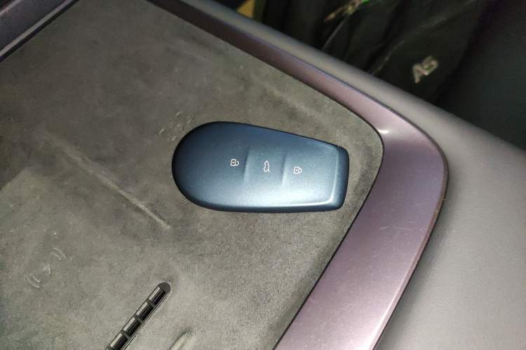 Used Nissan N6 2026 Model 180 Max Interior 1