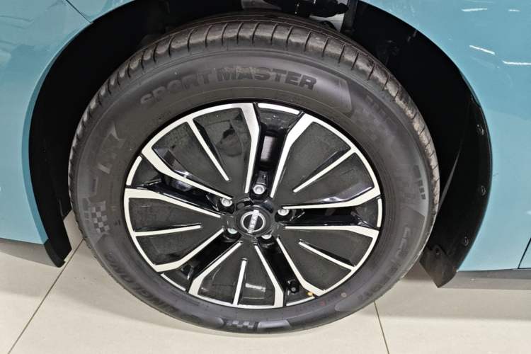Used Nissan N6 2026 Model 180 Max+ Left Front Wheel Hub