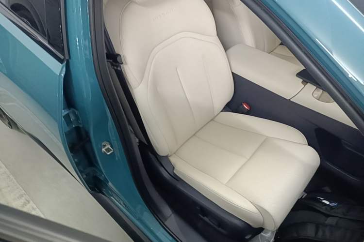 Used Nissan N6 2026 Model 180 Max+ Right Front Seat