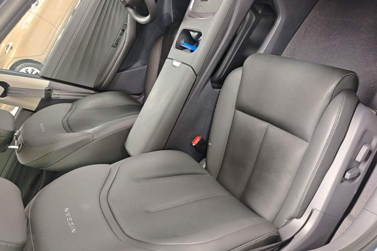 Used Nissan N6 2026 Model 180 Max Right Front Seat