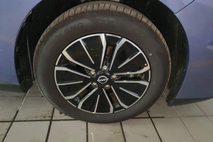 Used Nissan N6 2026 Model 180 Max Right Front Wheel Hub
