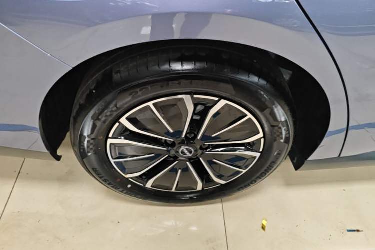 Used Nissan N6 2026 Model 180 Max Right Rear Wheel Hub