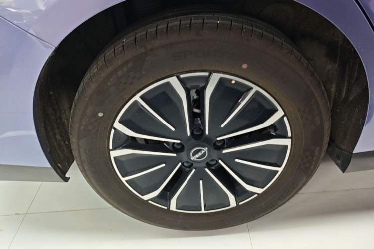 Used Nissan N6 2026 Model 180 Max Right Rear Wheel Hub