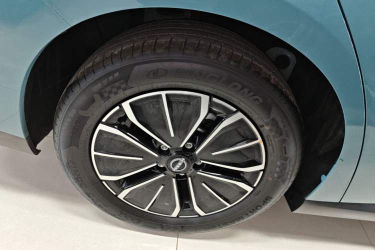 Used Nissan N6 2026 Model 180 Max+ Right Rear Wheel Hub