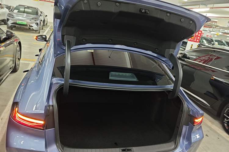Used Nissan N6 2026 Model 180 Max Trunk