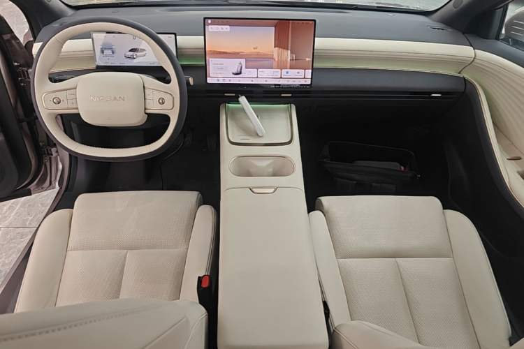 Used Nissan N6 2026 Model 180 Max Center Console