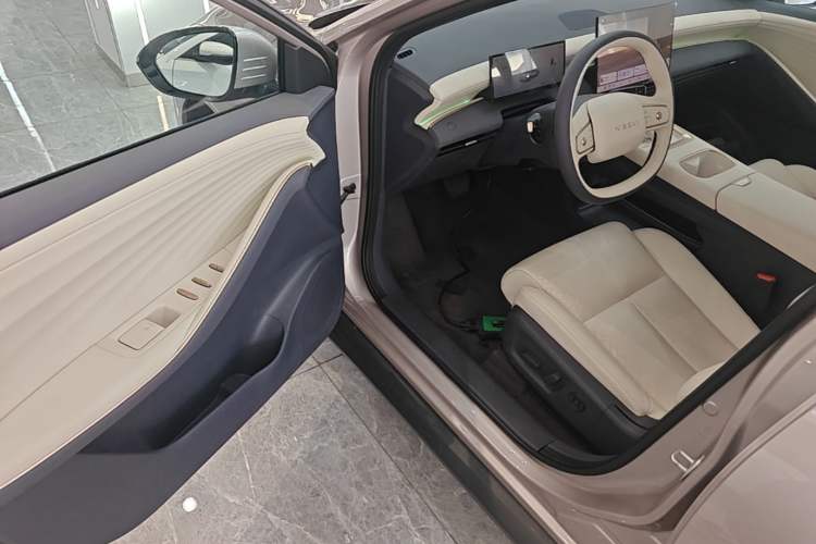 Used Nissan N6 2026 Model 180 Max Driver Seat