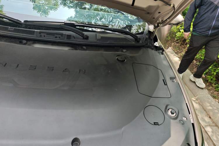 Used Nissan N6 2026 Model 180 Max Engine Bay Left