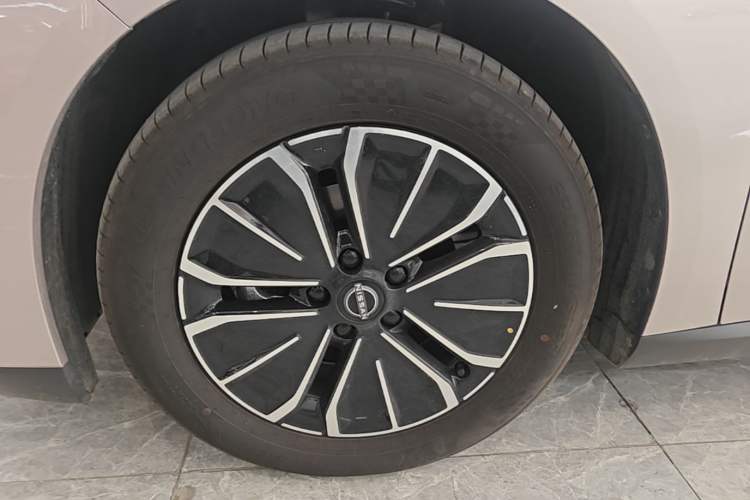 Used Nissan N6 2026 Model 180 Max Left Front Wheel Hub