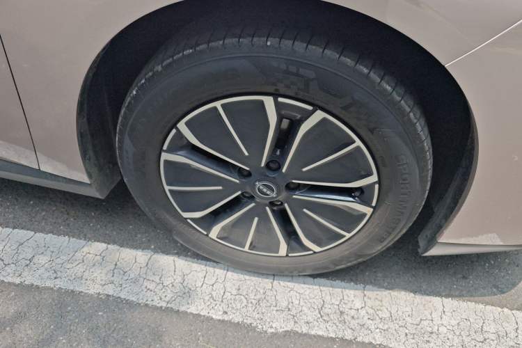 Used Nissan N6 2026 Model 180 Max Right Front Wheel Hub