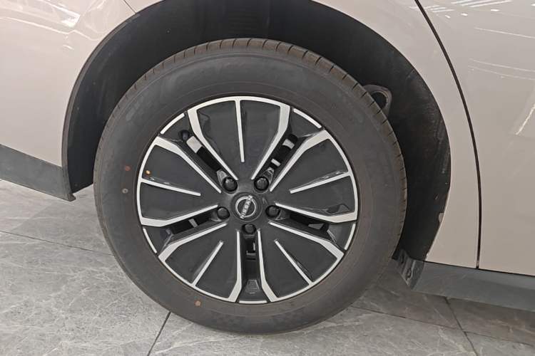 Used Nissan N6 2026 Model 180 Max Right Rear Wheel Hub