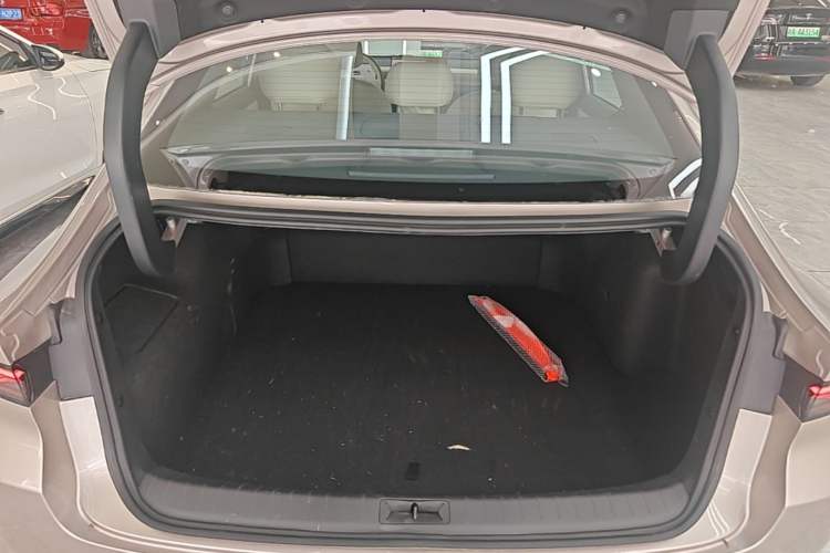 Used Nissan N6 2026 Model 180 Max Trunk