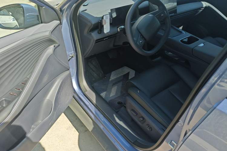 Used Nissan N6 2026 Model 180 Max Driver Seat