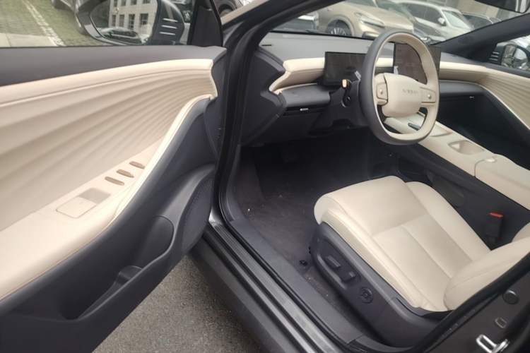Used Nissan N6 2026 Model 180 Max Driver Seat
