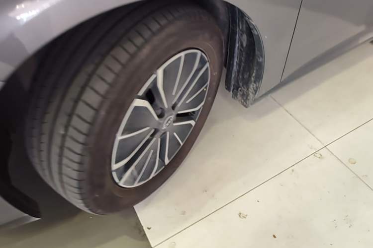 Used Nissan N6 2026 Model 180 Pro Exterior 4