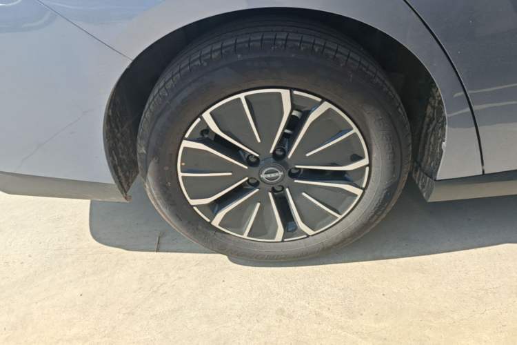 Used Nissan N6 2026 Model 180 Max Exterior 5