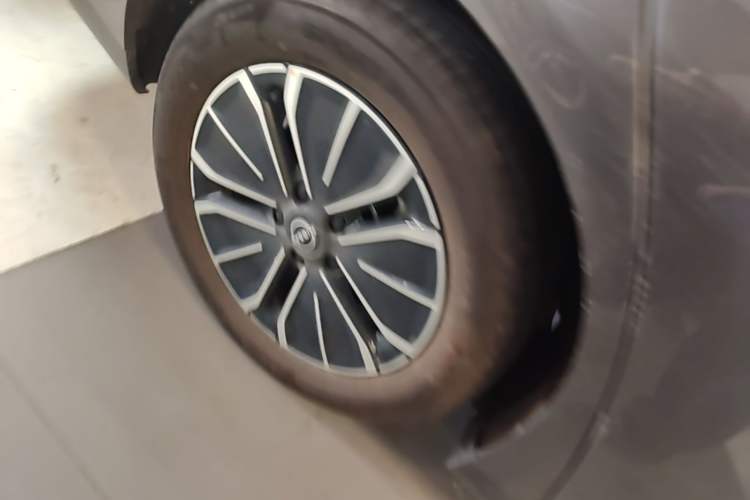 Used Nissan N6 2026 Model 180 Pro Exterior 5