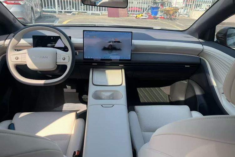 Used Nissan N6 2026 Model 180 Max Interior 1
