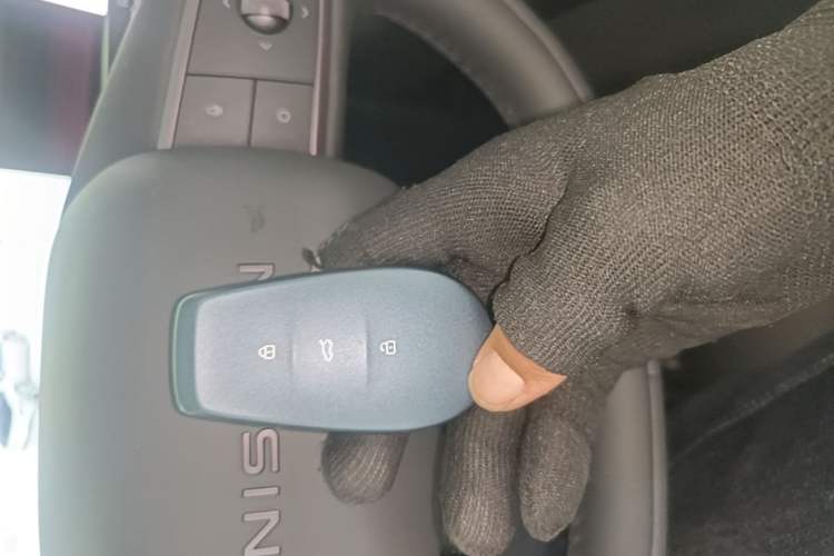 Used Nissan N6 2026 Model 180 Max Interior 1