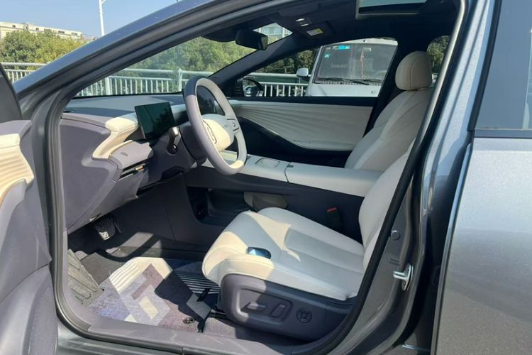 Used Nissan N6 2026 Model 180 Max Interior 3