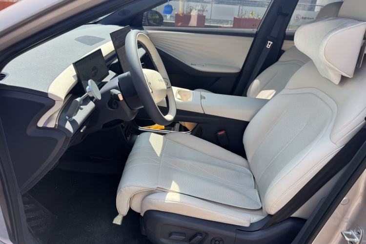 Used Nissan N6 2026 Model 180 Max Interior 4