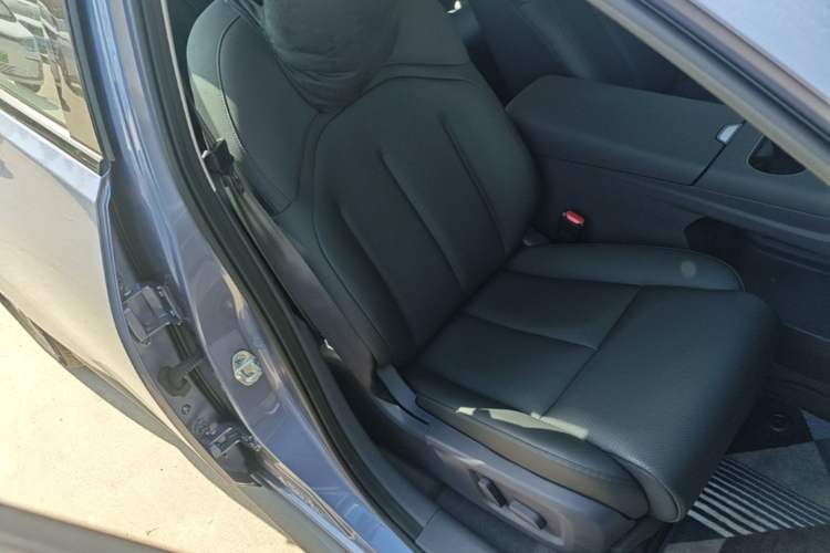 Used Nissan N6 2026 Model 180 Max Right Front Seat