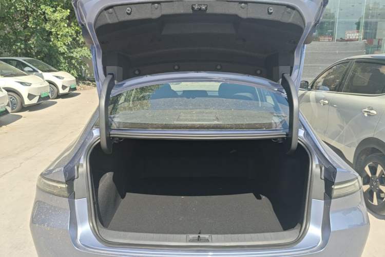 Used Nissan N6 2026 Model 180 Max Trunk