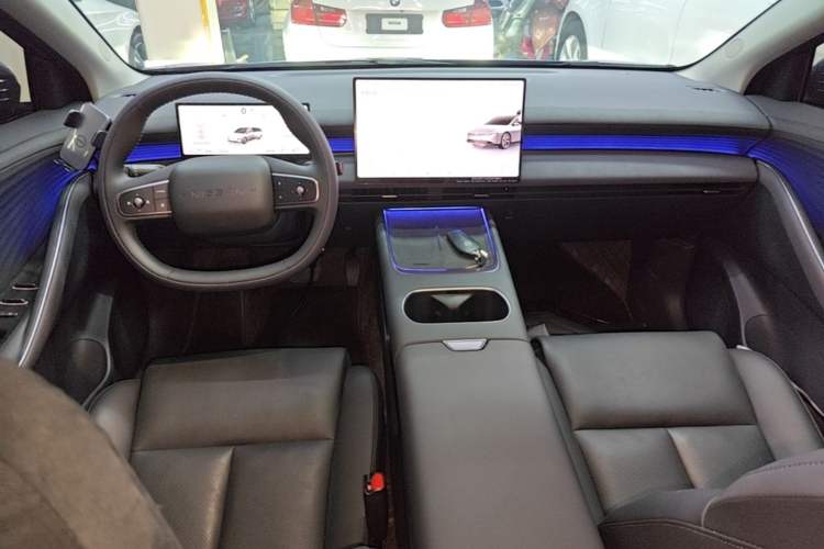 Used Nissan N6 2026 Model 180 Max Center Console