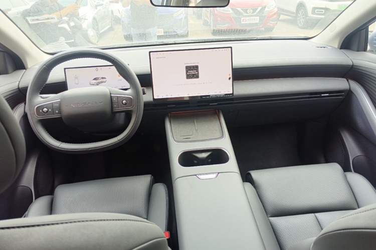 Used Nissan N6 2026 Model 180 Max Center Console