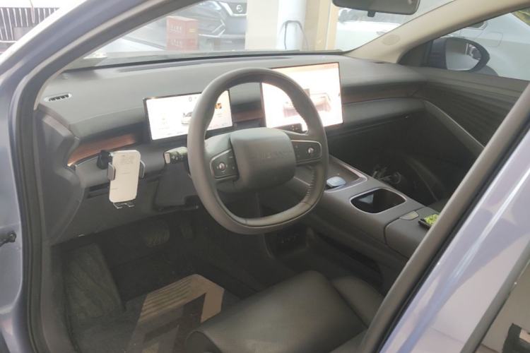 Used Nissan N6 2026 Model 180 Max Center Console