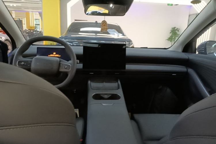 Used Nissan N6 2026 Model 180 Max Center Console