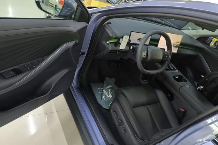 Used Nissan N6 2026 Model 180 Max Driver Seat