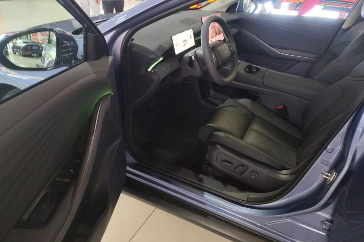 Used Nissan N6 2026 Model 180 Max Driver Seat