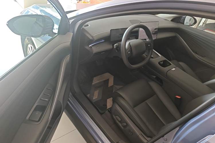 Used Nissan N6 2026 Model 180 Max Driver Seat