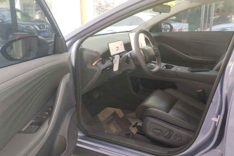 Used Nissan N6 2026 Model 180 Max Driver Seat
