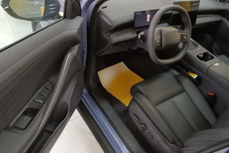 Used Nissan N6 2026 Model 180 Max Driver Seat