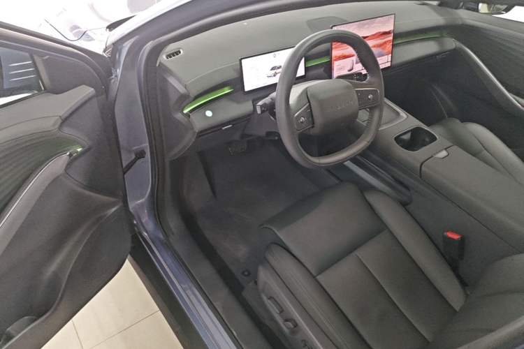 Used Nissan N6 2026 Model 180 Max Driver Seat