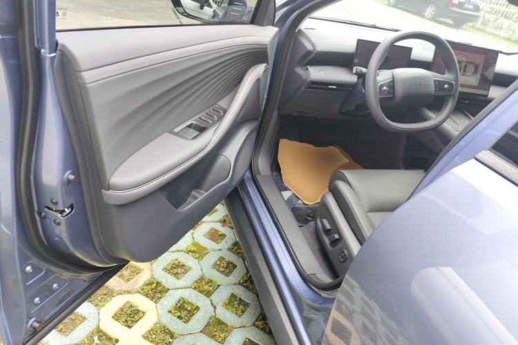 Used Nissan N6 2026 Model 180 Max Driver Seat